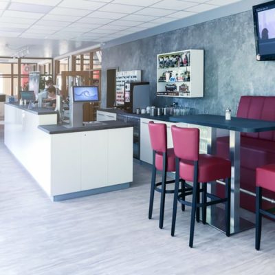 Ferdy’s Gym – Aldenhoven: Eingangsbereich Eingangsbereich mit Theke und Bistro