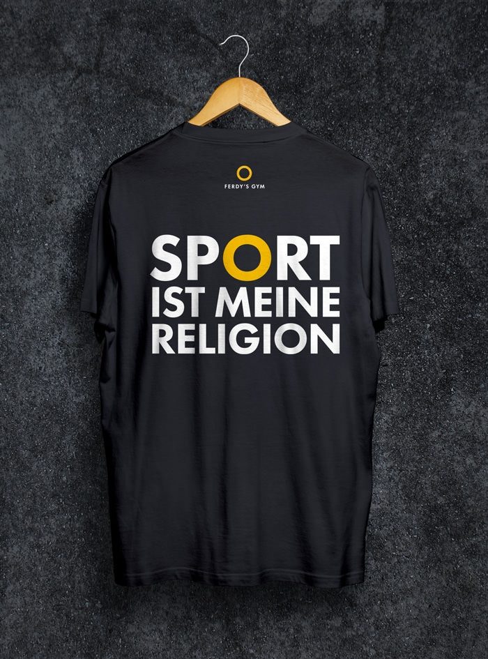 Schwarzes T-Shirt mit dem Statement „Sport ist meine Religion“ auf dem Rücken